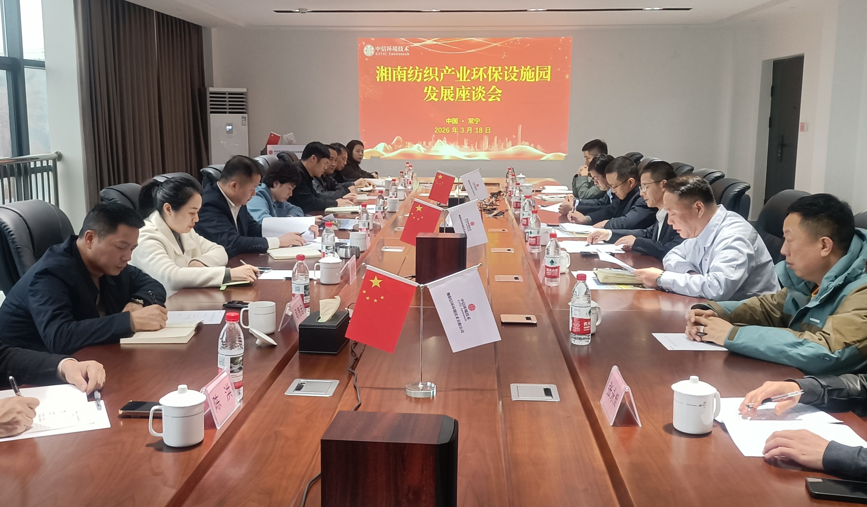 交流座谈现场 2_副本.jpg